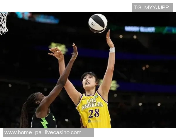 WNBA太阳队与火花队激战正酣谁将赢得这场精彩对决的胜利
