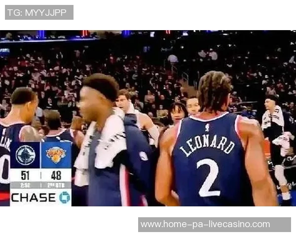 尼克斯与快船激战正酣球迷期待精彩对决与绝佳表现